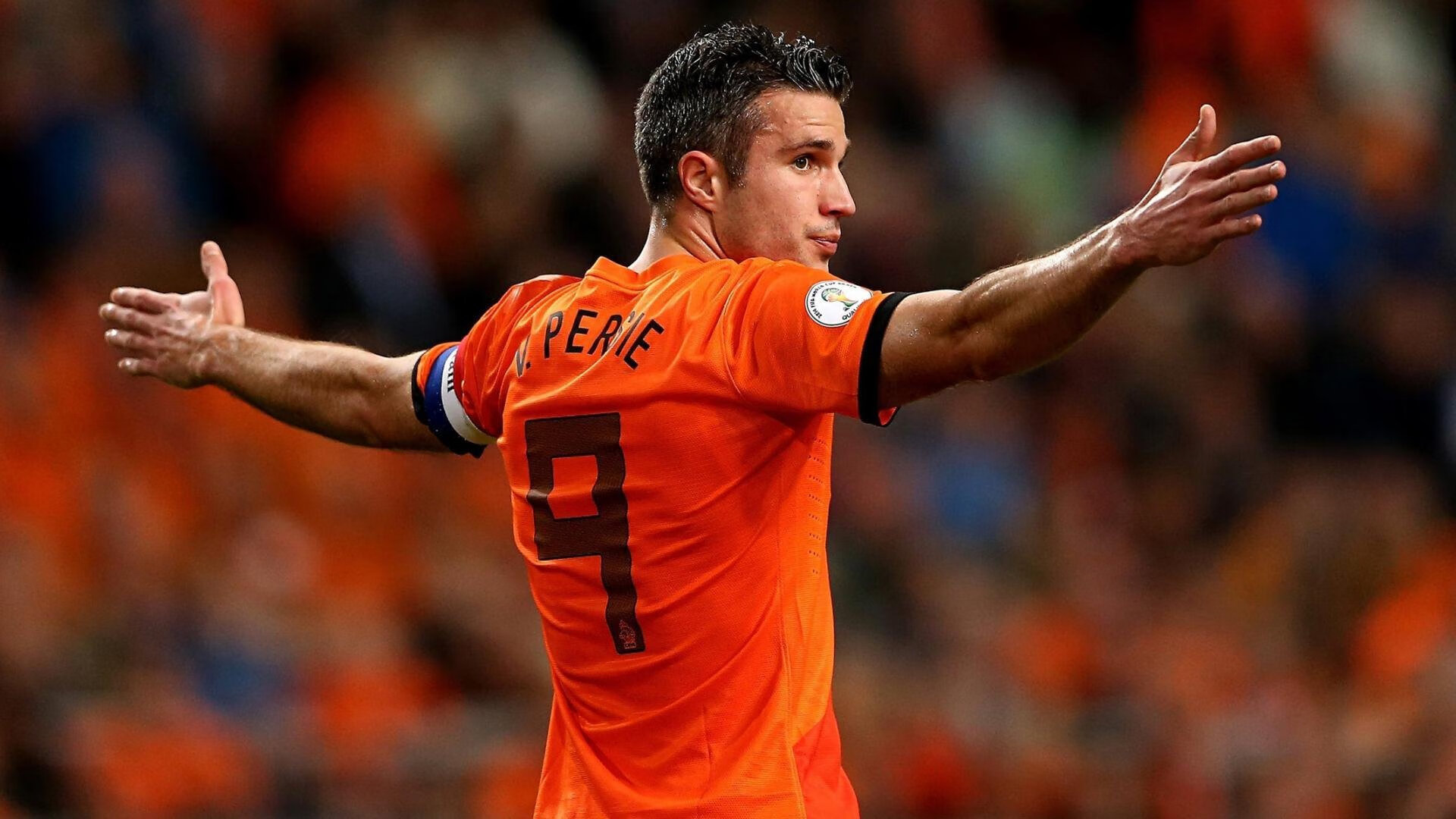 乐鱼体育网址-球场“绝美配合”：默契十足的团队协作秀，球场搭配