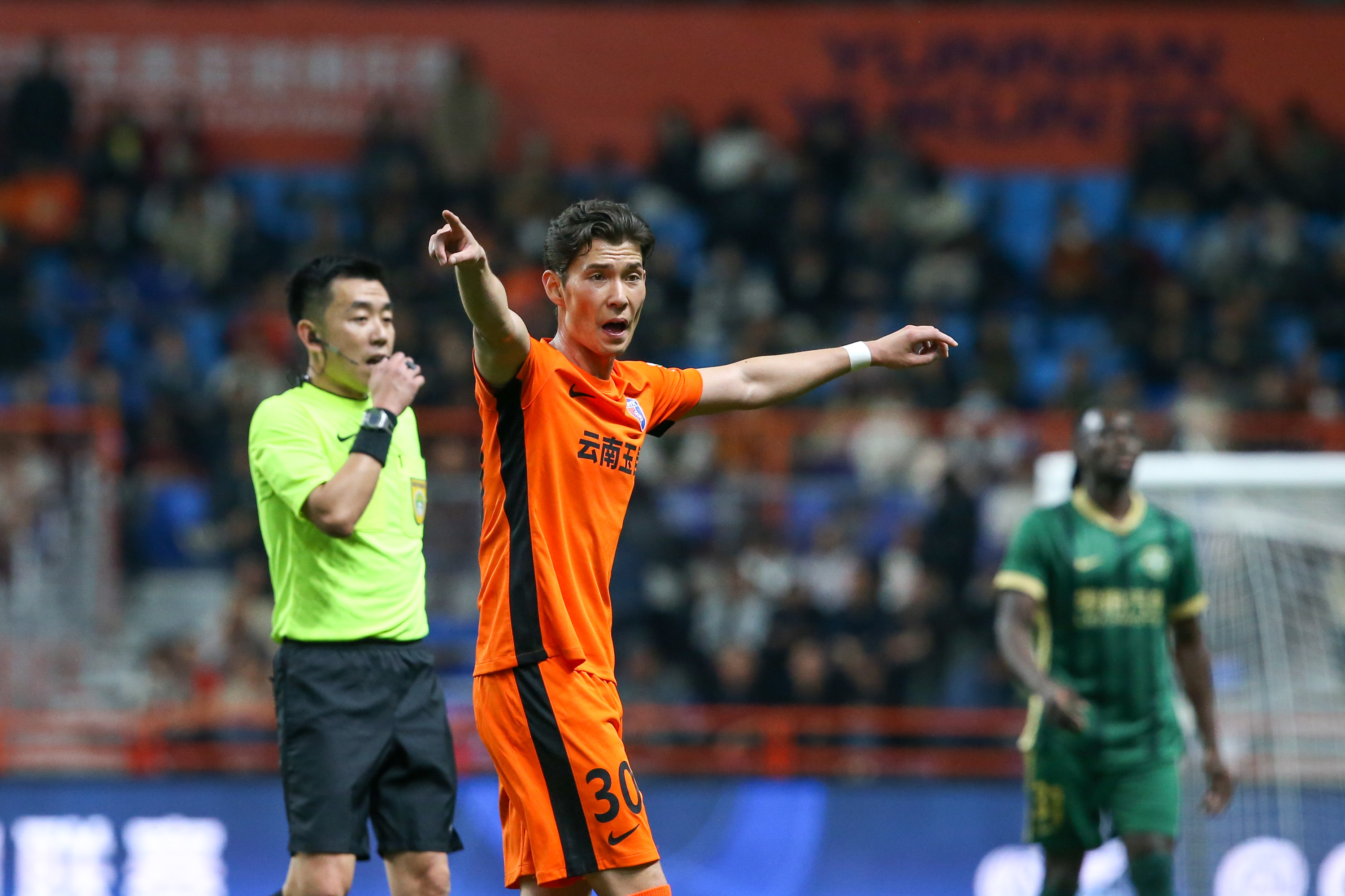 乐鱼体育:中超联赛裁判员接受赛前培训：提升执法水平，确保比赛公正的简单介绍