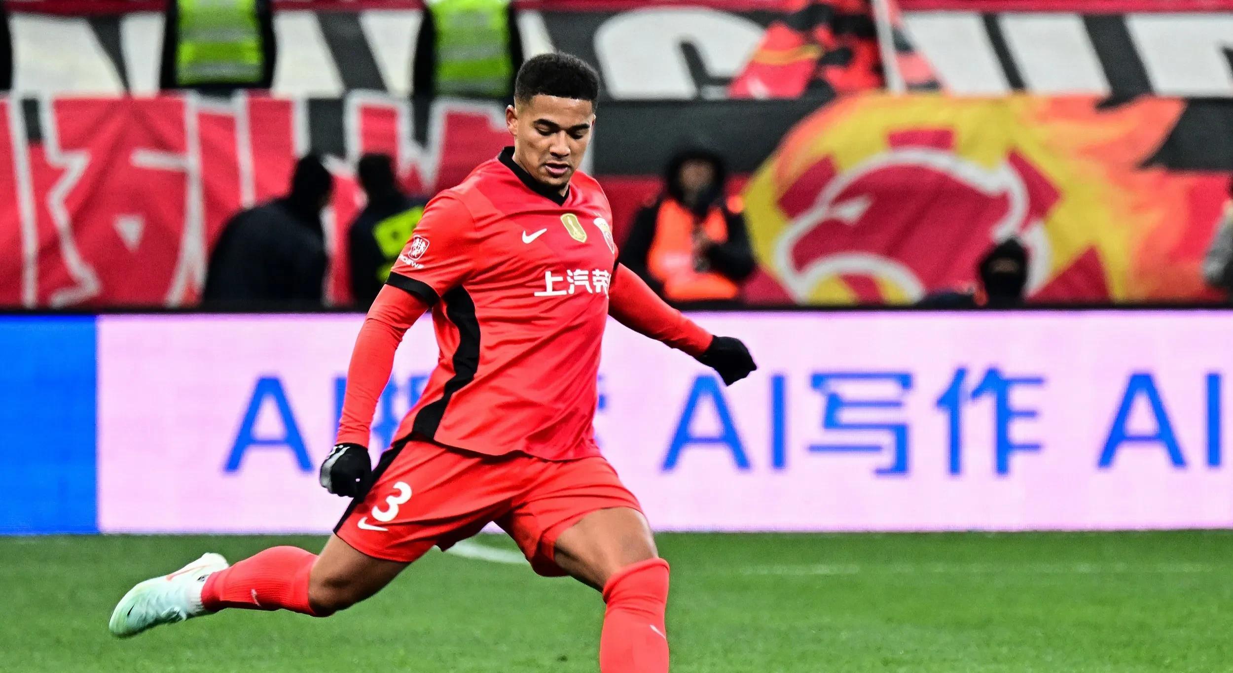 乐鱼体育:归化球员洛国富“激情四射”，球迷：除了“激情”，还有啥？的简单介绍