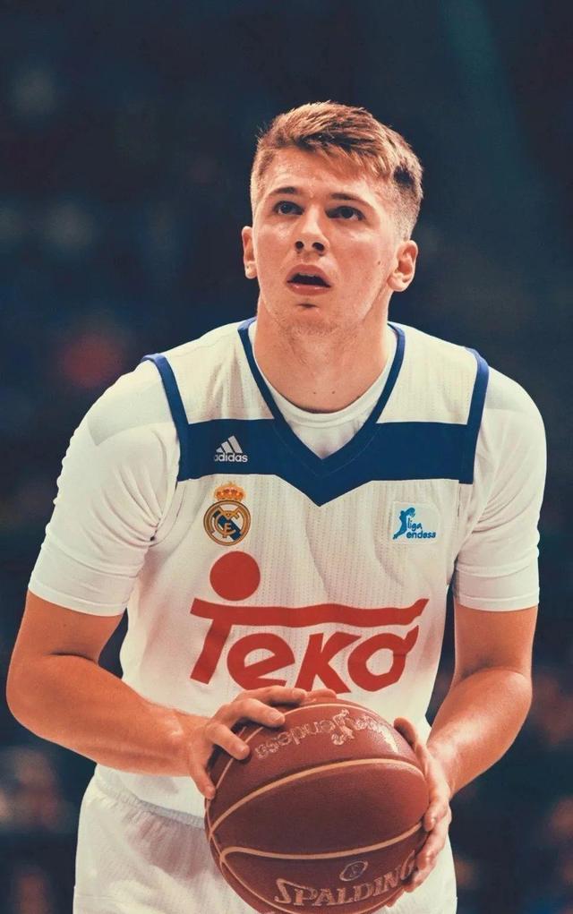 乐鱼体育：凯尔特人队防守策略：如何限制东契奇的节奏变化？的简单介绍